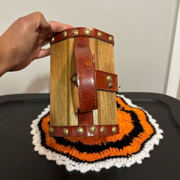 "TREASURE CHEST" VINTAGE 1950'S WOODEN & VINYL BOX BAG - Picture 3 of 9